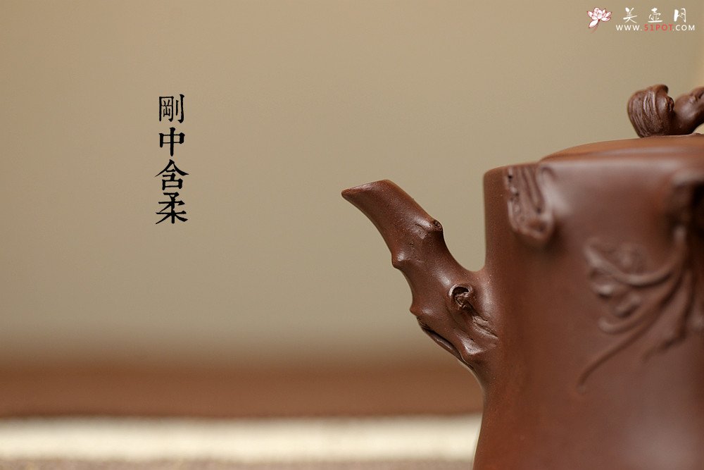 紫砂壶图片：花货奇才顾正芳近作 刚正挺拔  全手精品葡萄桩 - 宜兴紫砂壶网