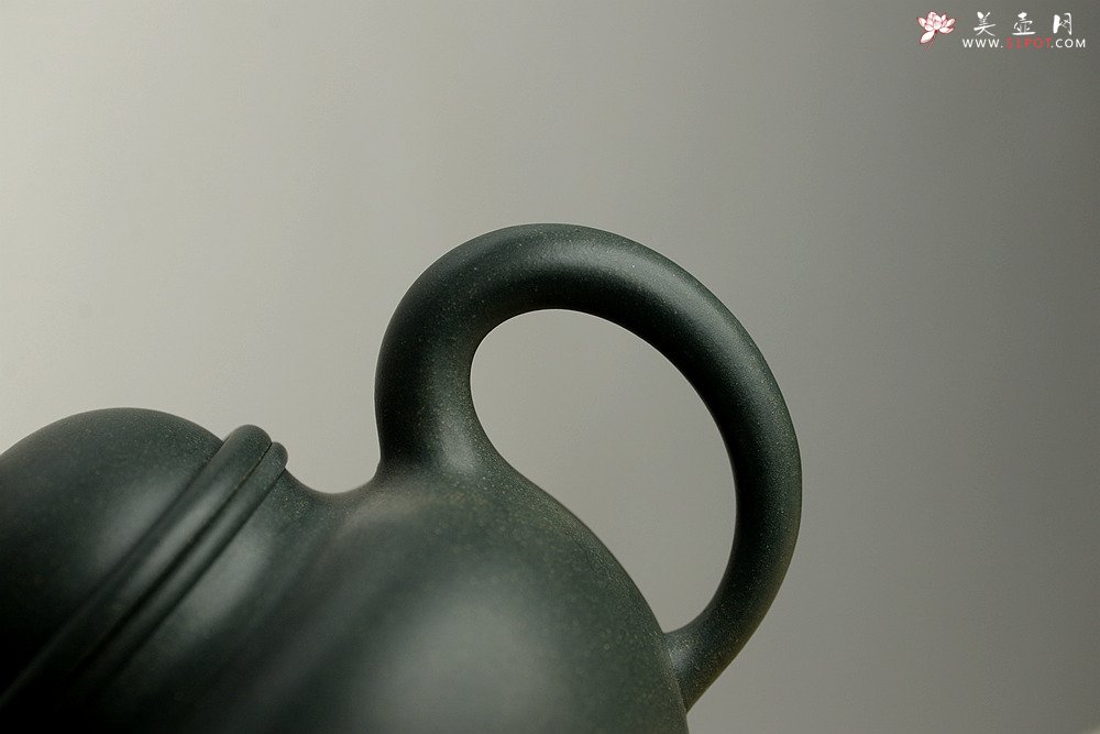 紫砂壶图片：深得其味 民国绿泥 全手寿珍掇球 霸气 经典再现 - 宜兴紫砂壶网