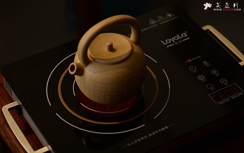 紫砂壶图片：雅致文气 泓渝山房全手心经提梁巨轮 可以烧水的巨轮o(∩_∩)o  - 宜兴紫砂壶网