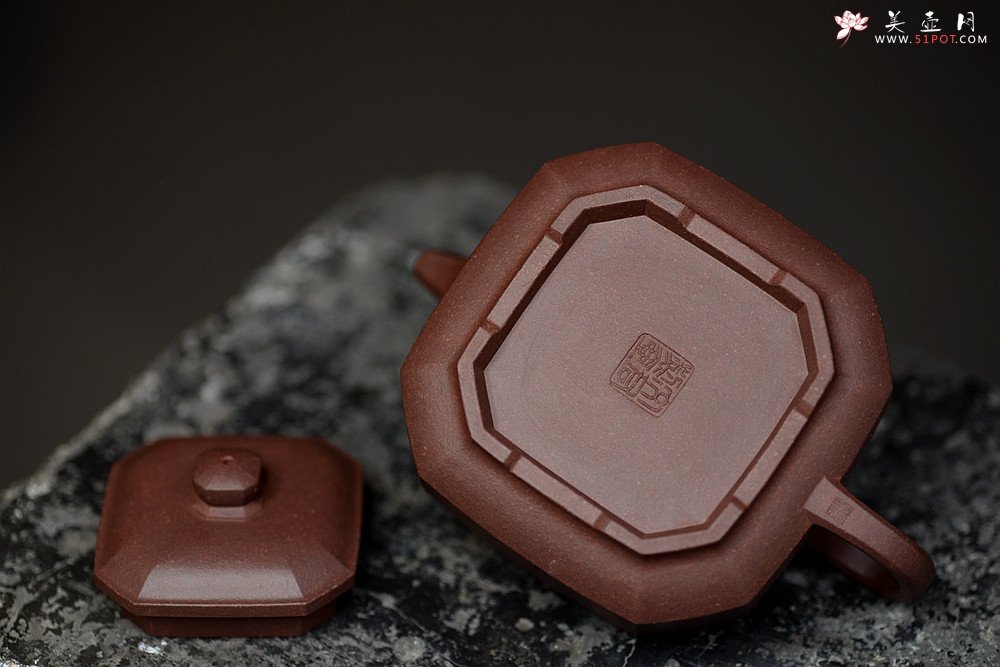 紫砂壶图片：顾文君新品 传统经典 线条挺拔 全手八方侧角 - 宜兴紫砂壶网