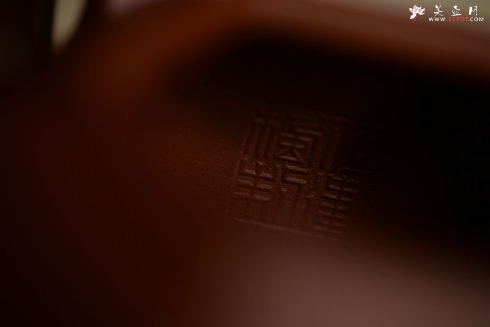 紫砂壶图片：稳重与实用的叠加 全手镶片 源泉六方 线面挺括 - 宜兴紫砂壶网