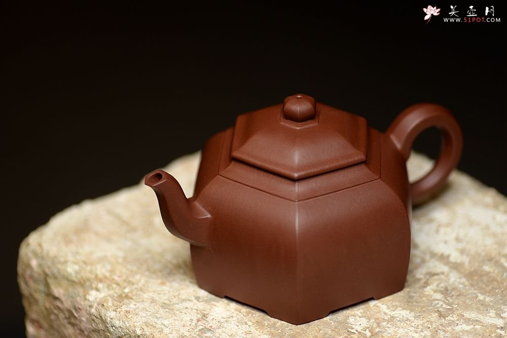 紫砂壶图片：稳重与实用的叠加 全手镶片 源泉六方 线面挺括 - 宜兴紫砂壶网