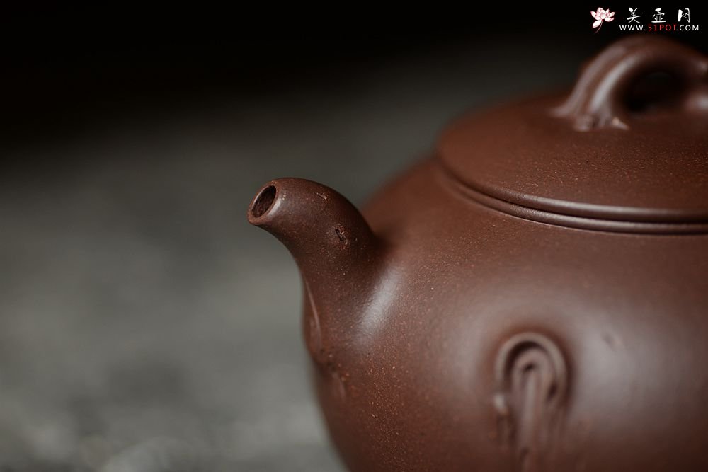 紫砂壶图片：高雪琴新作 线条流畅 端庄秀美 新意花器 全手冬韵 - 宜兴紫砂壶网