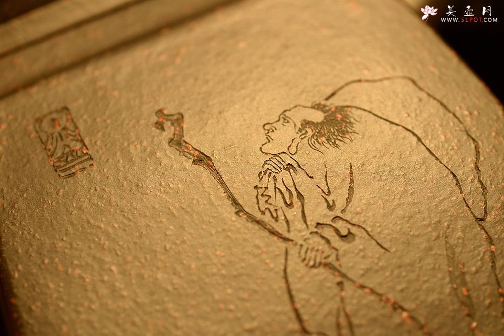 紫砂壶图片：顾文君、黄玲玲合作 高俊古朴 黑料浑厚  全手大汉方 - 宜兴紫砂壶网