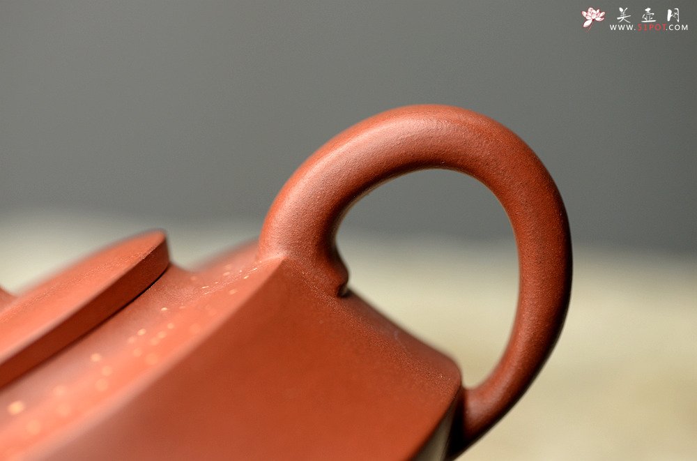 紫砂壶图片：潘小东潜力派 全手铺砂玉带 智行方圆  颇有难度  - 宜兴紫砂壶网