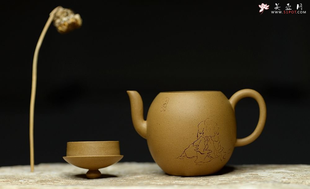 紫砂壶图片：器小大度 美人雅致小壶 天心明月 高工葛明仙爱女黄玲玲装饰 - 宜兴紫砂壶网