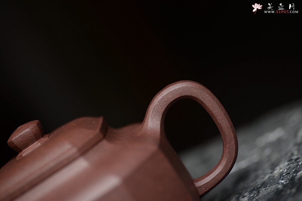 紫砂壶图片：顾文君新品 传统经典 线条挺拔 全手八方侧角 - 宜兴紫砂壶网