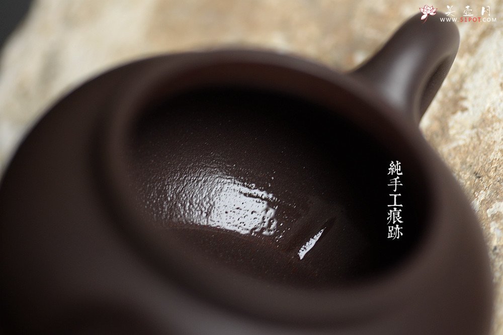 紫砂壶图片：邵春良甲午年全手新作 厚重大气 古朴典雅 大亨掇只 光素经典传奇 - 宜兴紫砂壶网