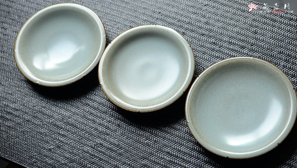 紫砂壶图片：手工制作 文雅大方 六瓣冰纹壶承 - 宜兴紫砂壶网