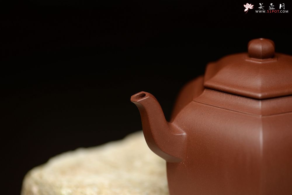 紫砂壶图片：稳重与实用的叠加 全手镶片 源泉六方 线面挺括 - 宜兴紫砂壶网