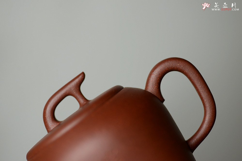 紫砂壶图片：詹黎明全手近作 中书协王俊平装饰 汉韵兄弟款o(∩_∩)o  秦风 - 宜兴紫砂壶网