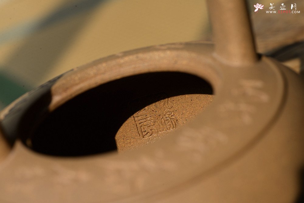 紫砂壶图片：摹古清味~ 鸿渝山房精品 煮水品茗~ 全手光明提梁 - 宜兴紫砂壶网