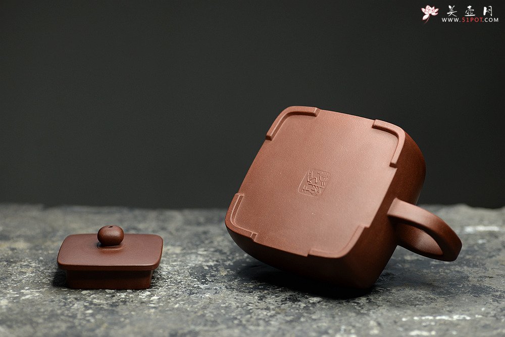 紫砂壶图片：飘逸方刚 锦玉四方 别存古意 全手精品之作 - 宜兴紫砂壶网