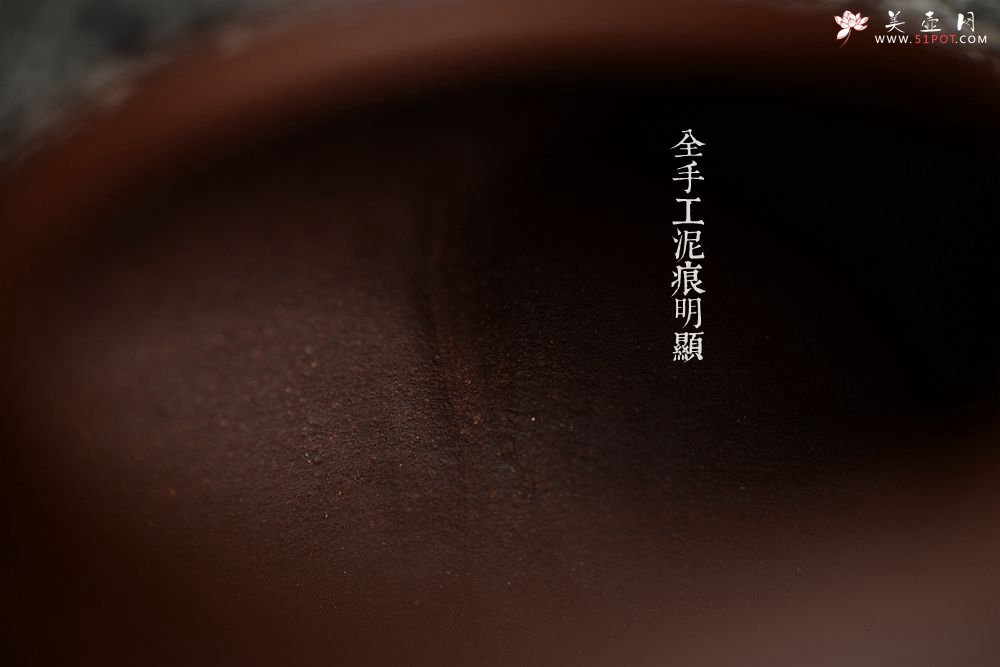 紫砂壶图片：高雪琴新作 线条流畅 端庄秀美 新意花器 全手冬韵 - 宜兴紫砂壶网