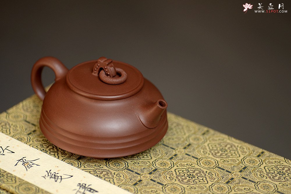 紫砂壶图片：做工精致 年年有余 设计新颖~ 鱼乐壶 - 宜兴紫砂壶网