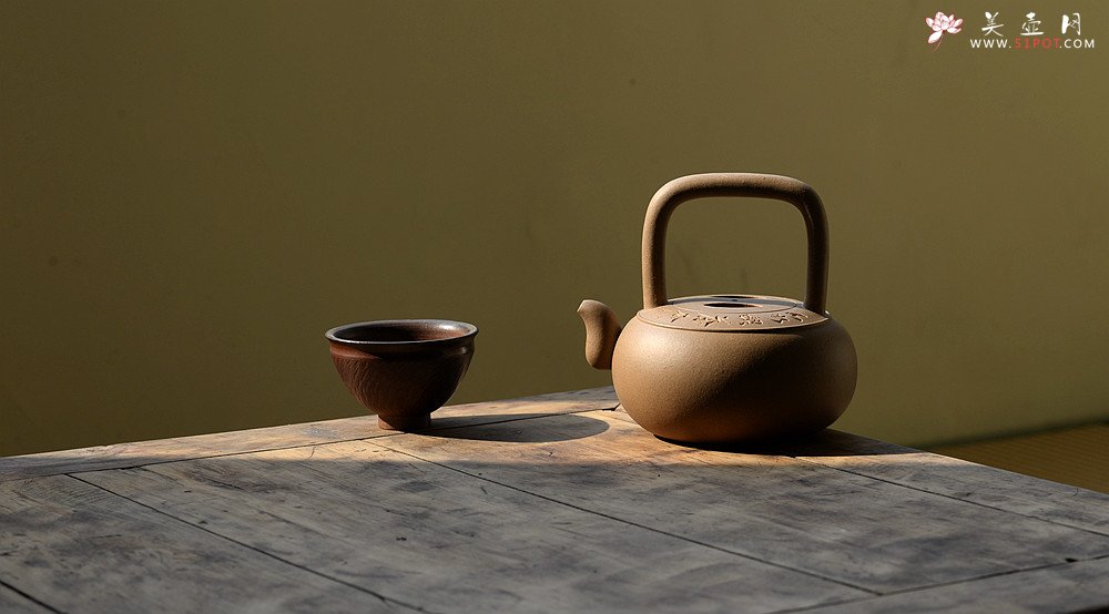 紫砂壶图片：摹古清味~ 鸿渝山房精品 煮水品茗~ 全手光明提梁 - 宜兴紫砂壶网