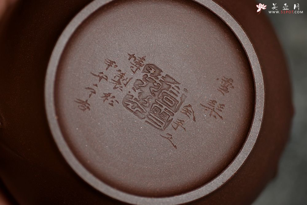 紫砂壶图片：高雪琴新作 线条流畅 端庄秀美 新意花器 全手冬韵 - 宜兴紫砂壶网