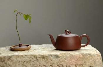 紫砂壶图片：詹黎明新作 线条流畅 精巧细致 八面玲珑 - 宜兴紫砂壶网