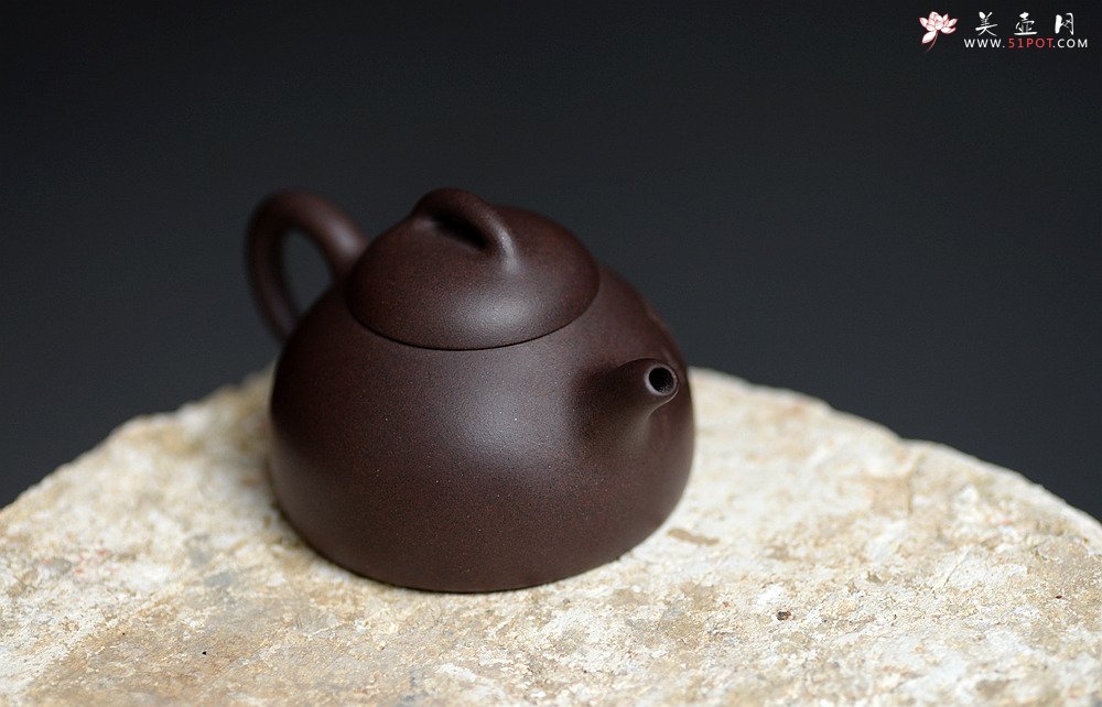 紫砂壶图片：鸿渝山房新品 美壶特惠  茶人最爱 金钟 - 宜兴紫砂壶网