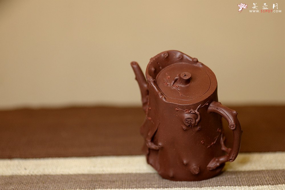 紫砂壶图片：单志萍年终全手力作 古意昂然 立体梅花 寒梅套壶 - 宜兴紫砂壶网