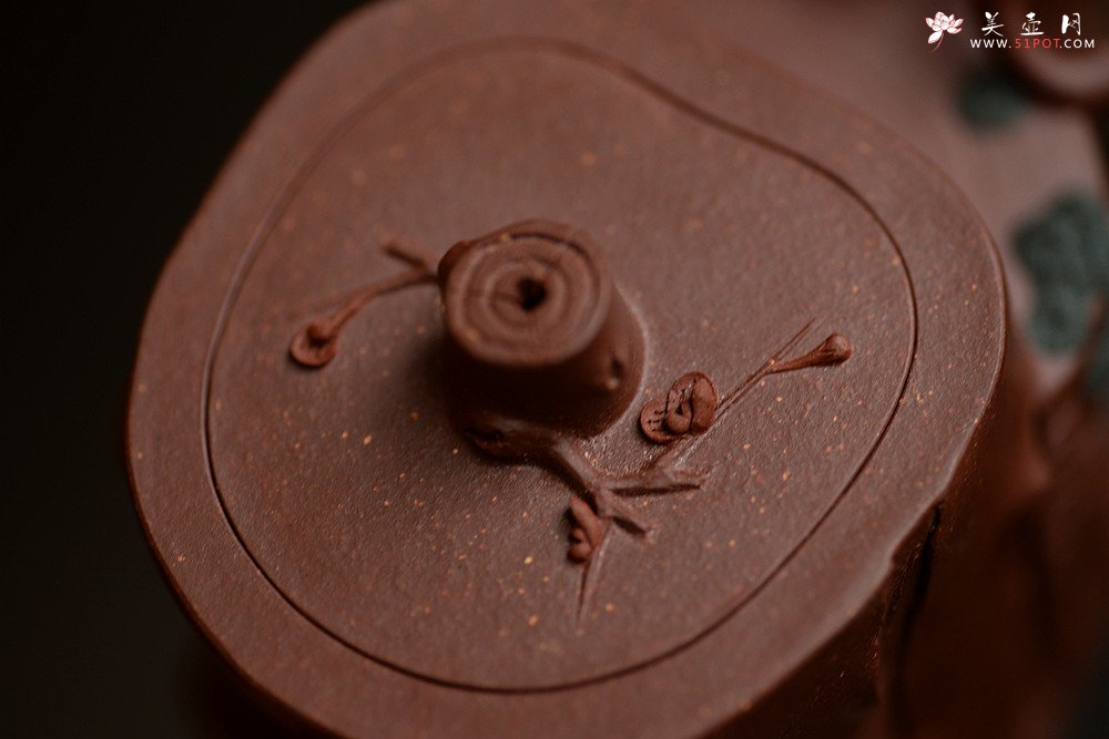 紫砂壶图片：单志萍乙未年全手新作 颇具玩味~ 松梅常青 有难度的花货~ - 宜兴紫砂壶网