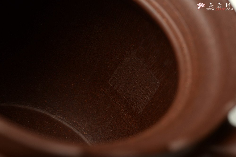 紫砂壶图片：储俊伟乙未年精工新作 紫砂佛语 端庄大方 全手僧帽 油润老紫泥 - 宜兴紫砂壶网