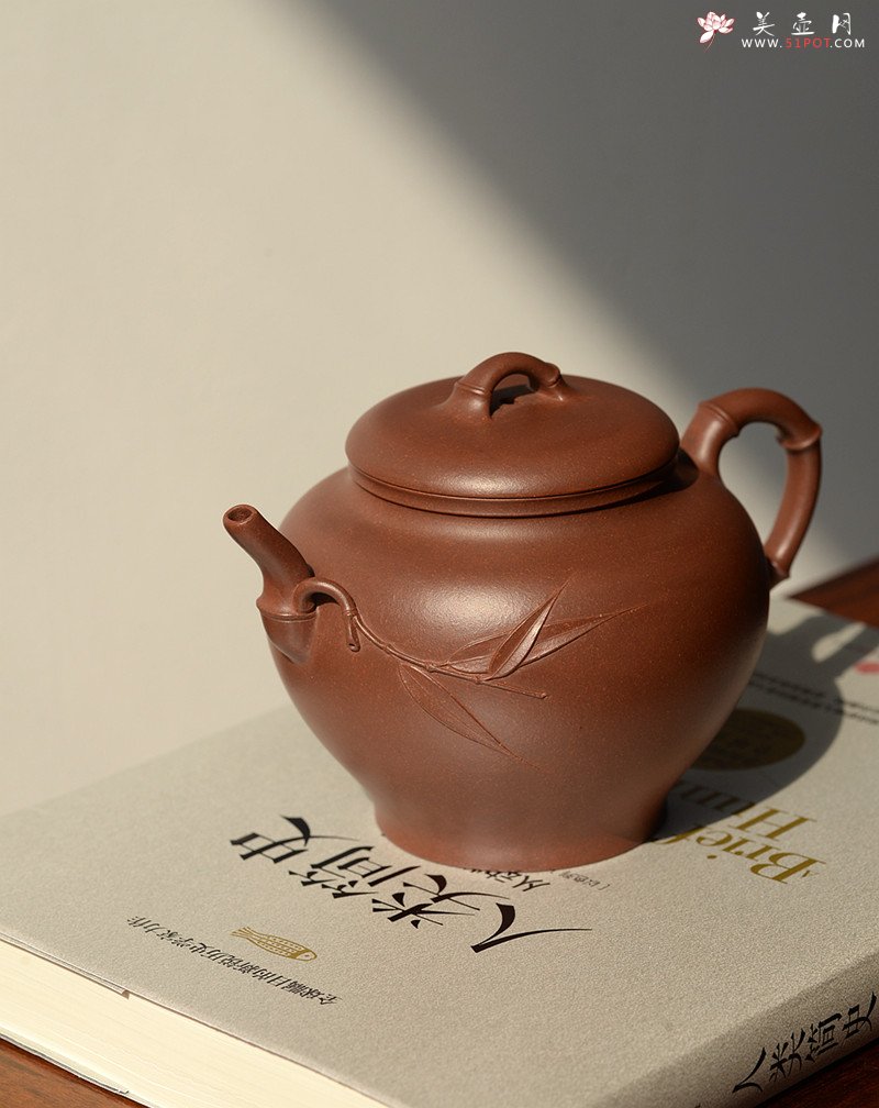 紫砂壶图片：潘丹初原创‘秀气’系列之春竹 纯净底槽青  婉约清秀 行简意足 - 宜兴紫砂壶网