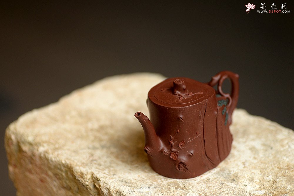 紫砂壶图片：单志萍乙未年全手新作 颇具玩味~ 松梅常青 有难度的花货~ - 宜兴紫砂壶网