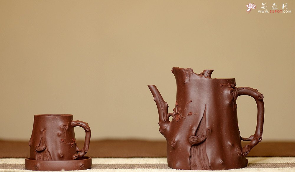 紫砂壶图片：单志萍年终全手力作 古意昂然 立体梅花 寒梅套壶 - 宜兴紫砂壶网