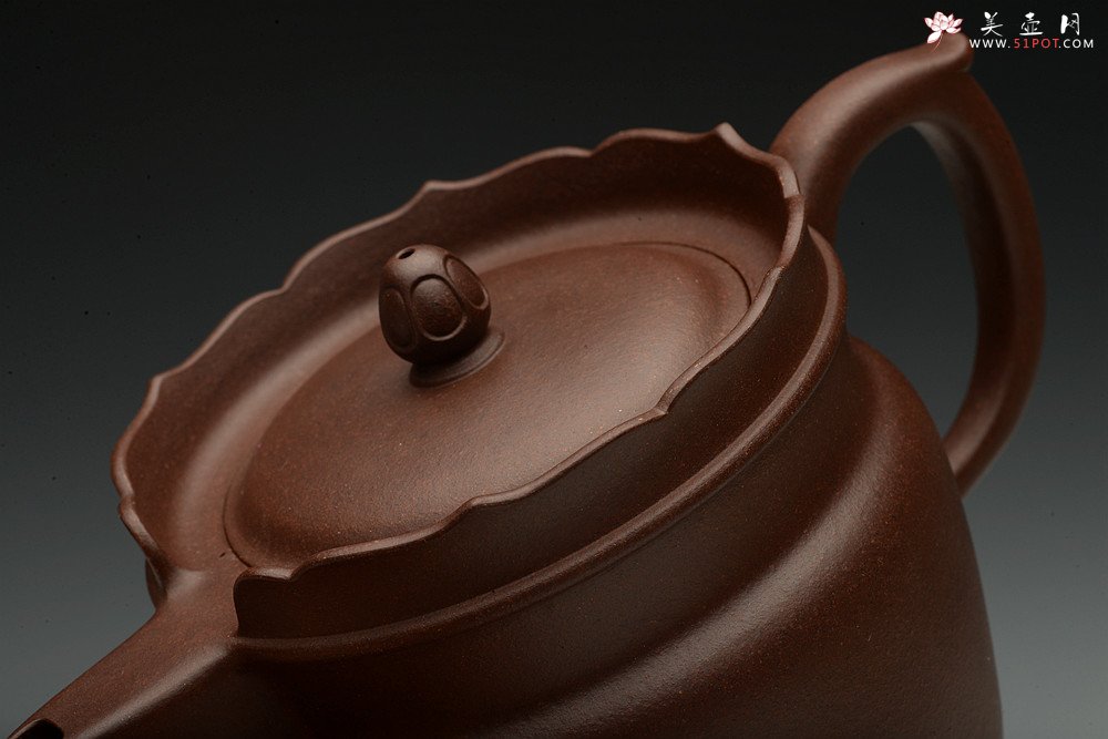 紫砂壶图片：储俊伟乙未年精工新作 紫砂佛语 端庄大方 全手僧帽 油润老紫泥 - 宜兴紫砂壶网
