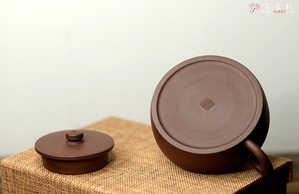 紫砂壶图片：美壶特惠 优质紫泥 全手卧轮 实用有趣 - 宜兴紫砂壶网