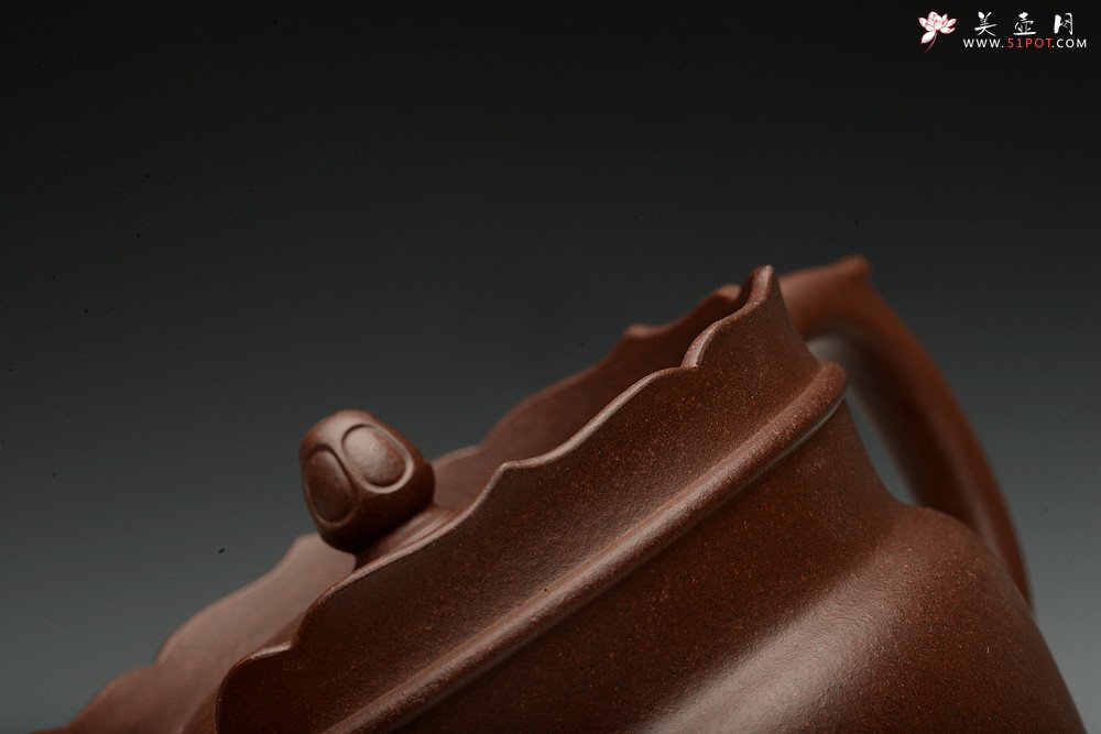 紫砂壶图片：储俊伟乙未年精工新作 紫砂佛语 端庄大方 全手僧帽 油润老紫泥 - 宜兴紫砂壶网