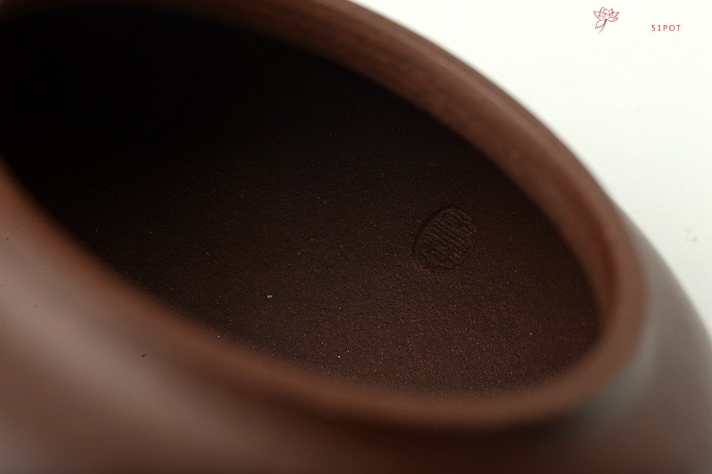 紫砂壶图片：高雪琴全手新作 敦厚悠然 简意花货~ 秋色 做工精致 - 宜兴紫砂壶网