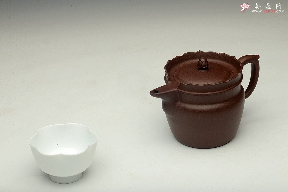 紫砂壶图片：储俊伟乙未年精工新作 紫砂佛语 端庄大方 全手僧帽 油润老紫泥 - 宜兴紫砂壶网