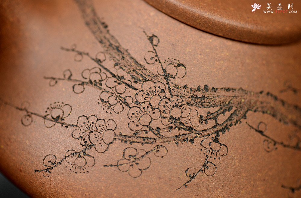 紫砂壶图片：何卫枫 优质段泥全手子冶石瓢 袁德波装饰通景山水 文气十足 - 宜兴紫砂壶网