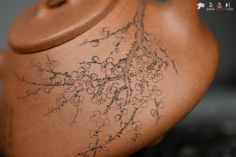 紫砂壶图片：何卫枫 优质段泥全手子冶石瓢 袁德波装饰通景山水 文气十足 - 宜兴紫砂壶网