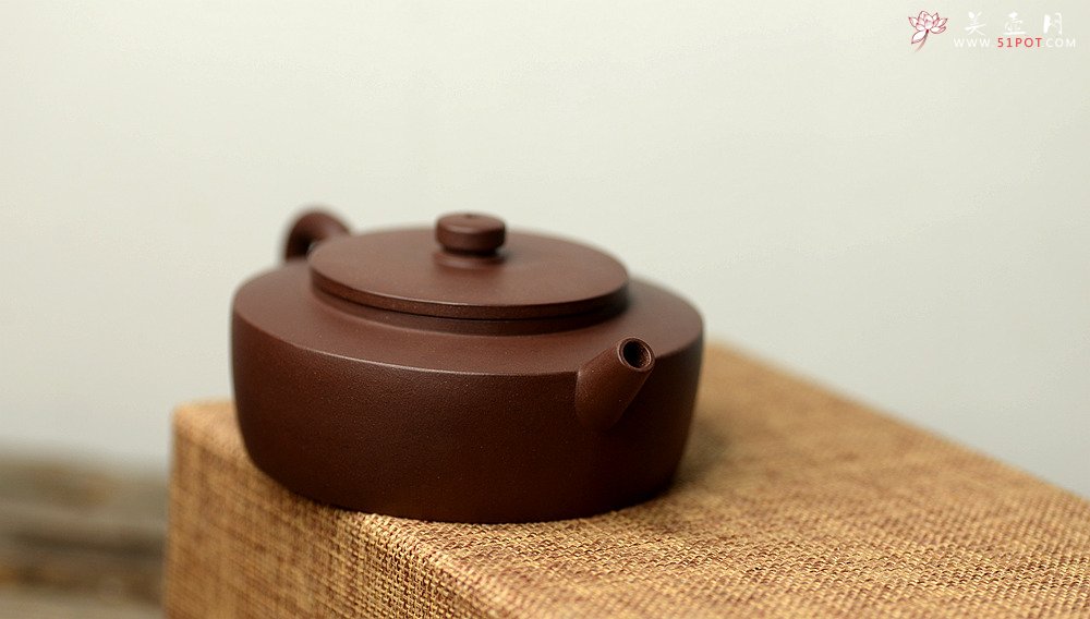 紫砂壶图片：美壶特惠 优质紫泥 全手卧轮 实用有趣 - 宜兴紫砂壶网