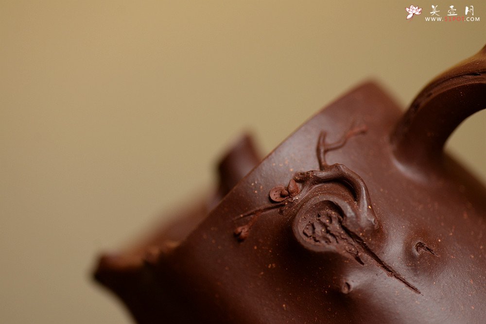 紫砂壶图片：单志萍年终全手力作 古意昂然 立体梅花 寒梅套壶 - 宜兴紫砂壶网