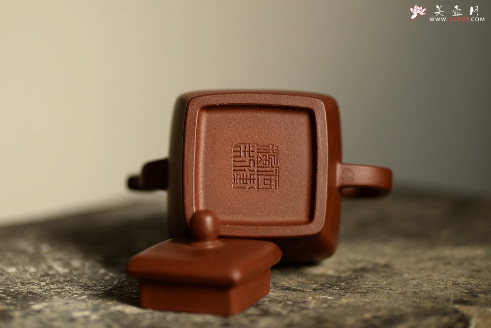 紫砂壶图片：何卫枫全手新作 秀气大方 静雅耐品~ 四方华亭 高工陈宏林装饰 - 宜兴紫砂壶网