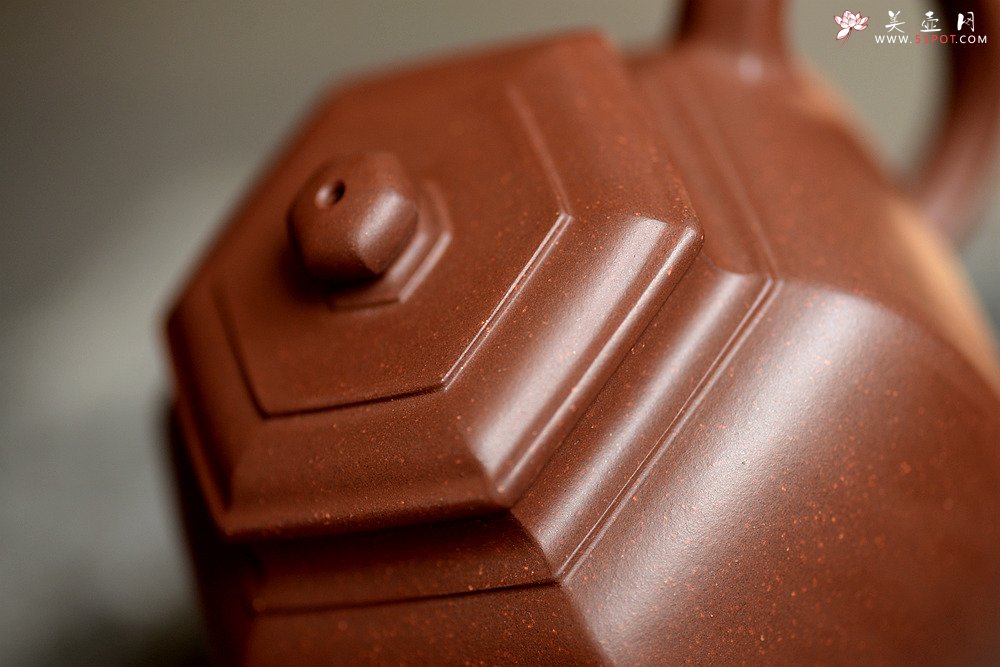 紫砂壶图片：何卫枫全手新作 线条流畅 秀气大方 耐品~ 六方华灯 - 宜兴紫砂壶网