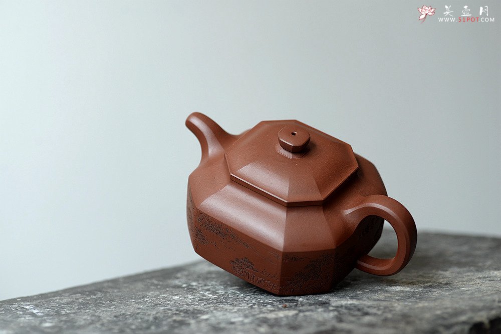 紫砂壶图片：何卫枫全手新品 经典大气  全手储铭八方 袁德波装饰 - 宜兴紫砂壶网