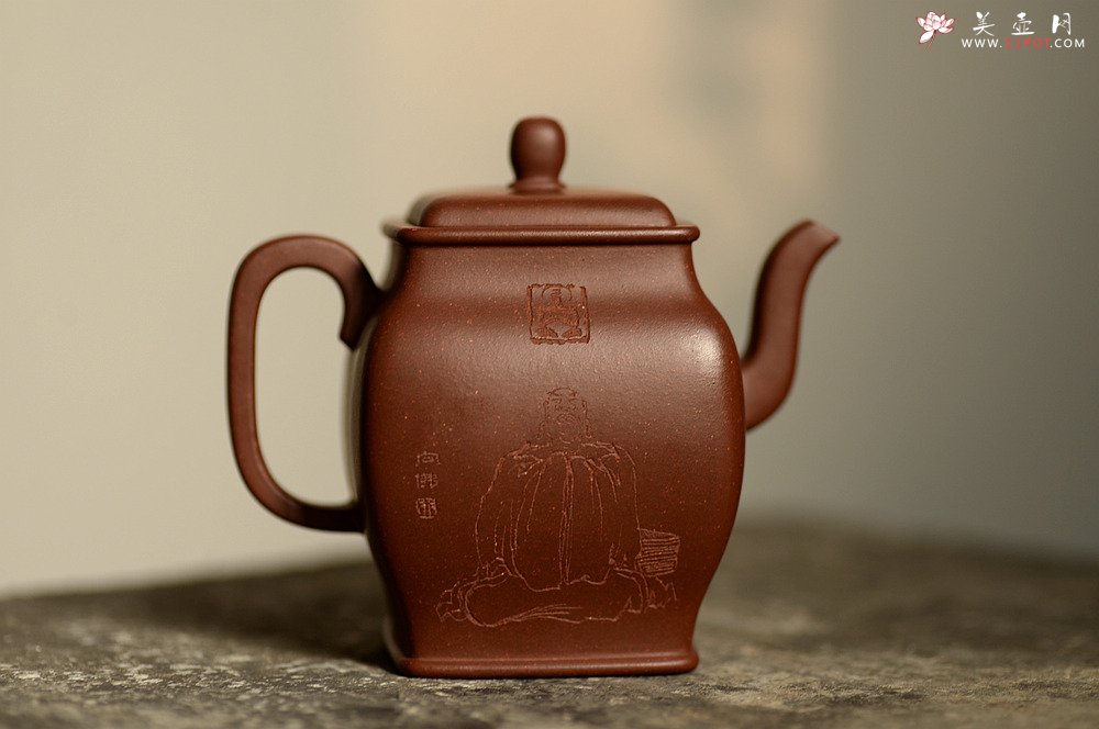 紫砂壶图片：何卫枫全手新作 秀气大方 静雅耐品~ 四方华亭 高工陈宏林装饰 - 宜兴紫砂壶网