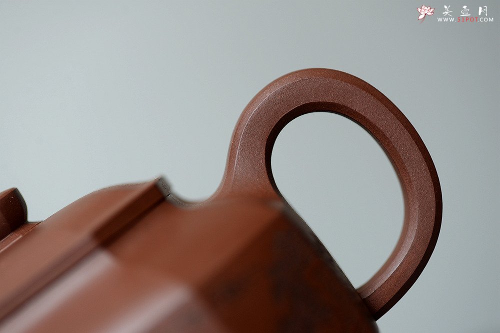 紫砂壶图片：何卫枫全手新品 经典大气  全手储铭八方 袁德波装饰 - 宜兴紫砂壶网