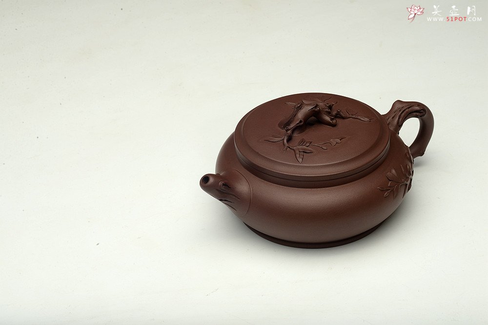 紫砂壶图片：春天的气息~大口实用 玉兰迎春 孙伟强张新亚合作原创作品 - 宜兴紫砂壶网