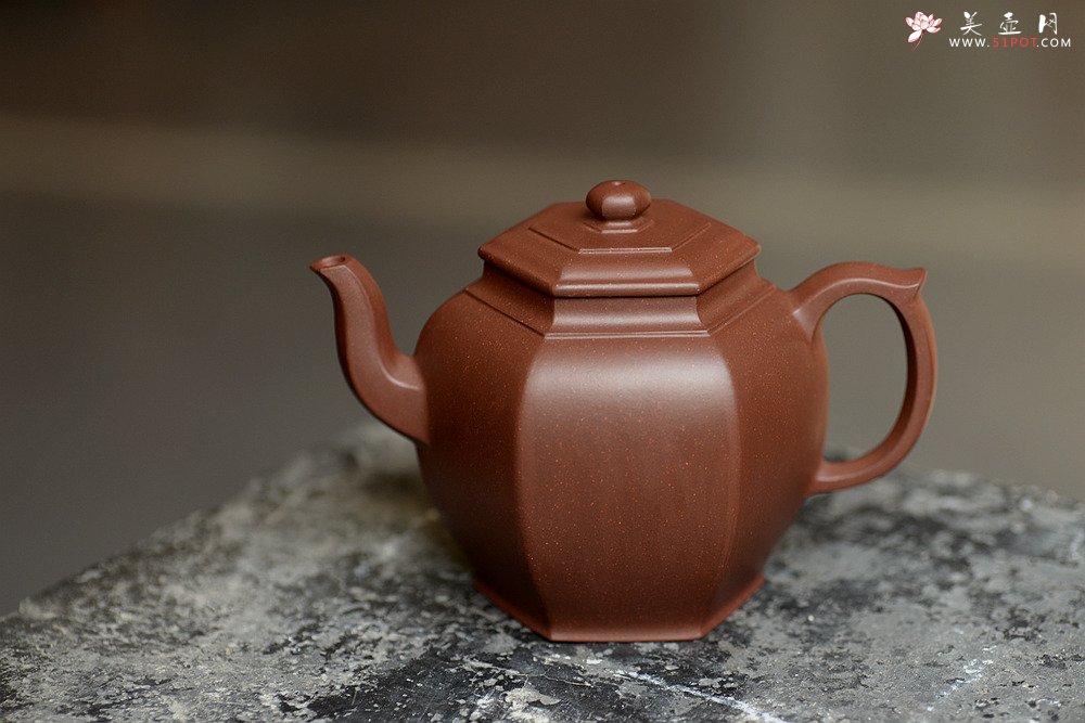 紫砂壶图片：何卫枫全手新作 线条流畅 秀气大方 耐品~ 六方华灯 - 宜兴紫砂壶网