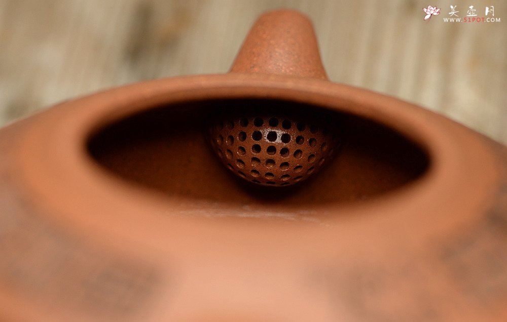 紫砂壶图片：陆轶舟新作 曼生遗韵 刻绘别具一格 扁石 优质段泥 传统器形 - 宜兴紫砂壶网