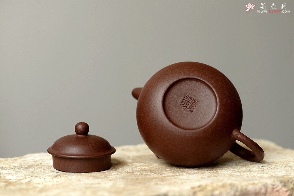 紫砂壶图片：油润老紫泥 杀茶利器 灵巧清秀 全手小掇只 - 宜兴紫砂壶网