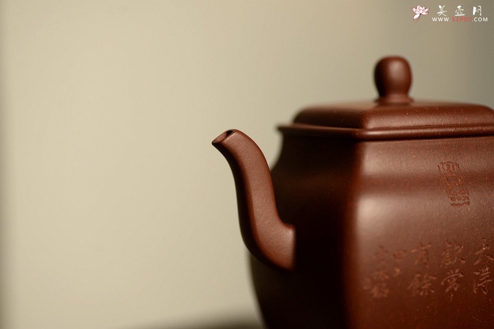 紫砂壶图片：何卫枫全手新作 秀气大方 静雅耐品~ 四方华亭 高工陈宏林装饰 - 宜兴紫砂壶网