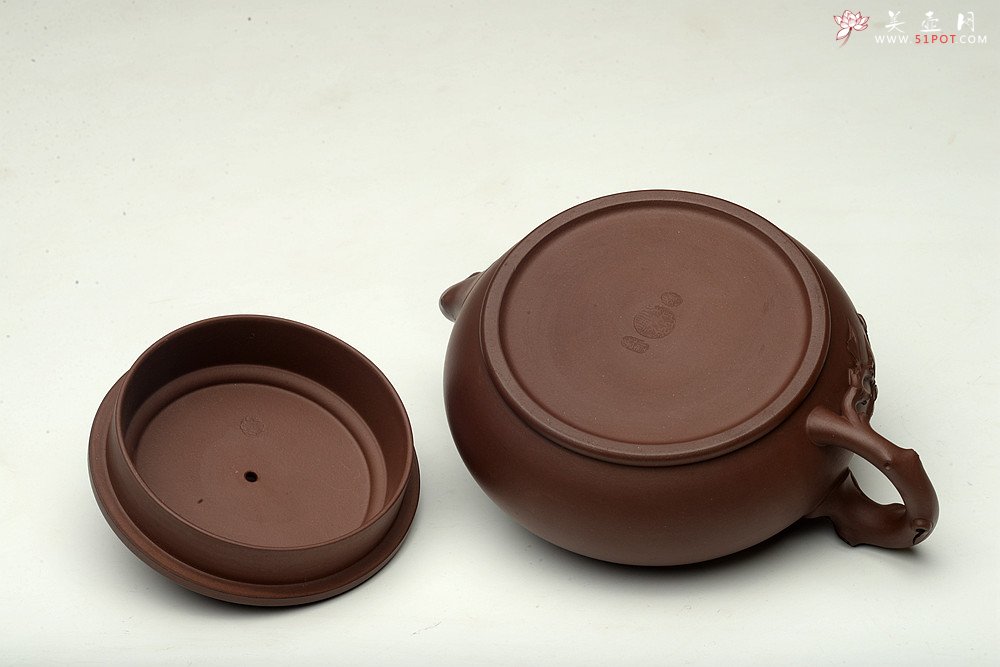 紫砂壶图片：春天的气息~大口实用 玉兰迎春 孙伟强张新亚合作原创作品 - 宜兴紫砂壶网