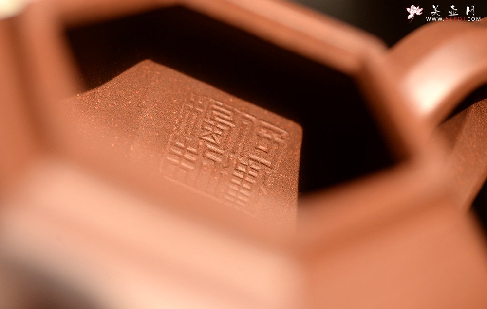 紫砂壶图片：何卫枫全手新作 线条流畅 秀气大方 耐品~ 六方华灯 - 宜兴紫砂壶网